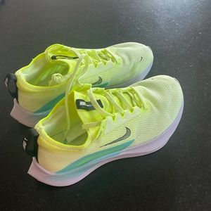Nike Zoom Fly 4 size 8